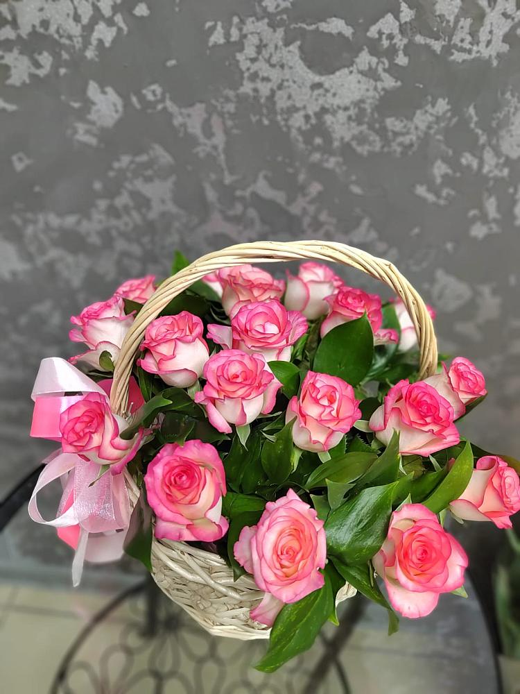 Цветочная композиция из Розы в корзине в Солманово