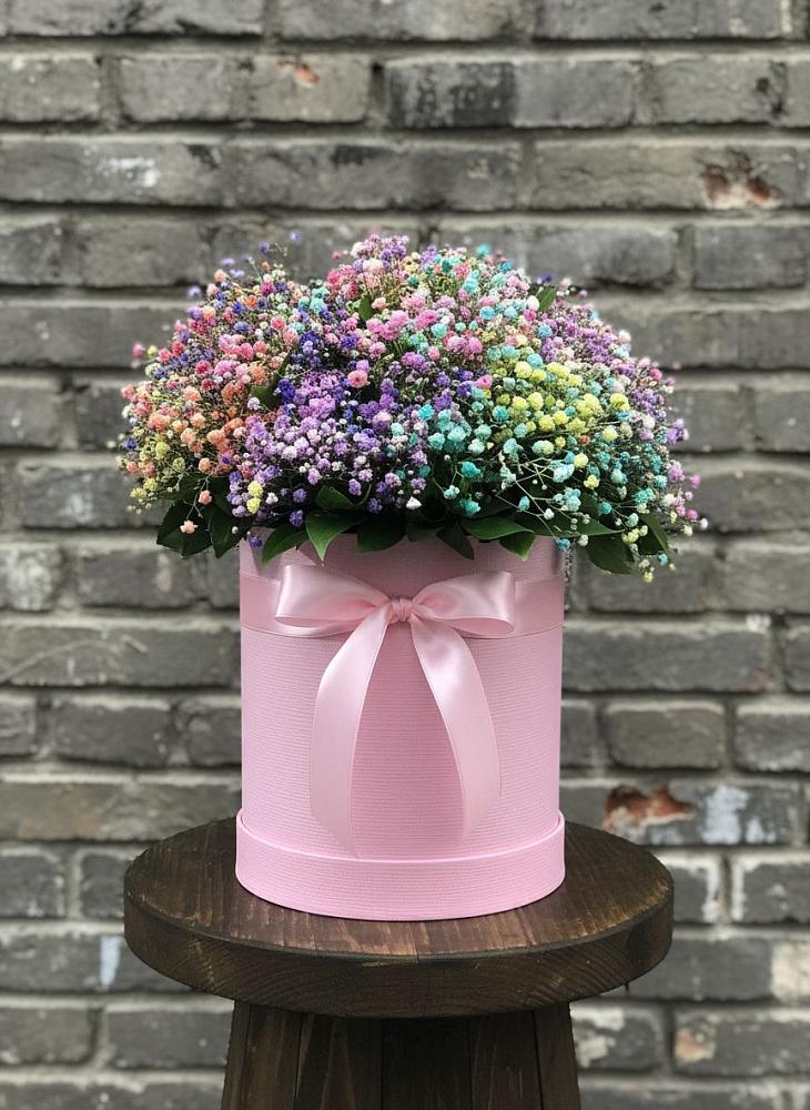 Цветочная композиция из Гипсофила и Розы в шляпной коробке в Солманово