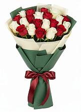 Букет Микс из красных и белых роз в Солманово