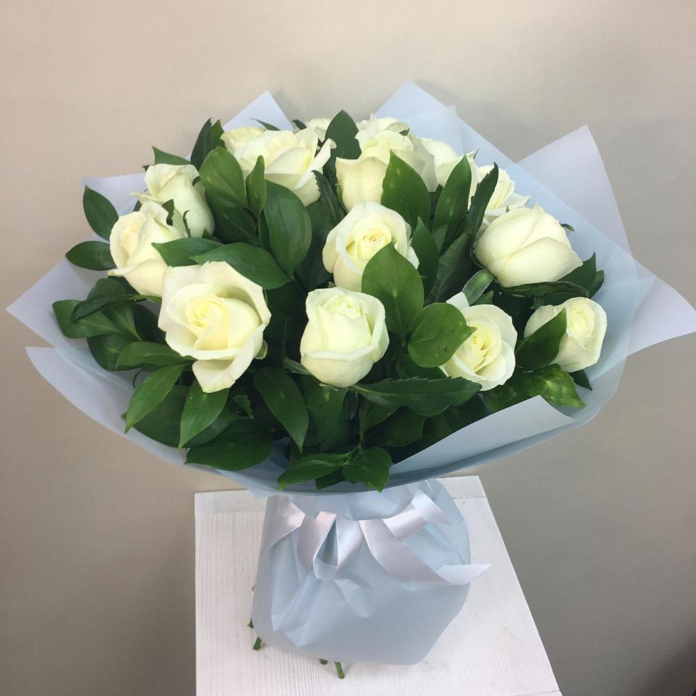 Букет 15 Белых роз Проуд в Солманово