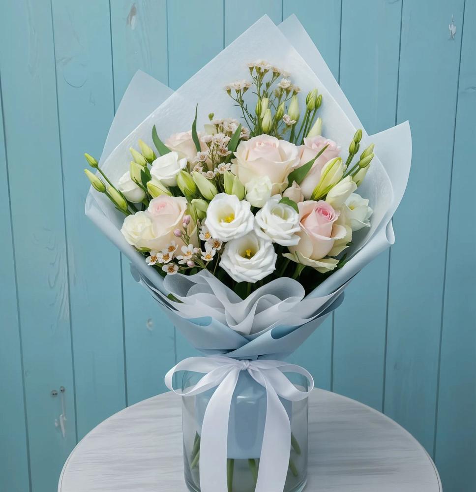 Букет цветов из: Розы и Лизиантусы в Солманово