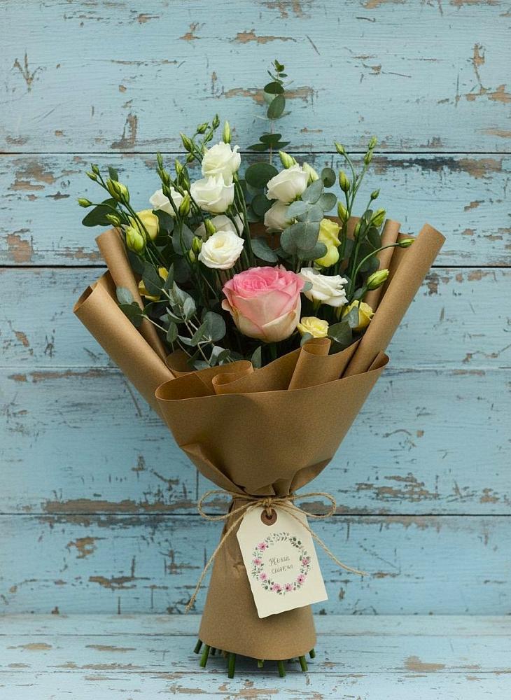 Букет цветов из: Розы и Лизиантусы в Солманово