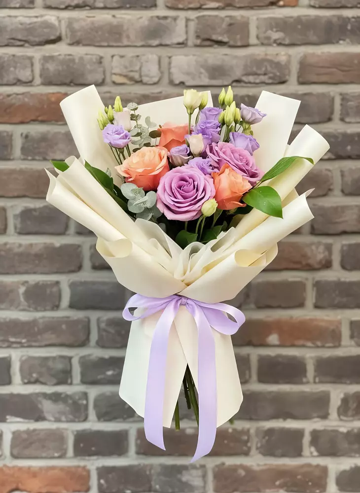 Букет цветов из: Лизиантусы и Розы в Солманово