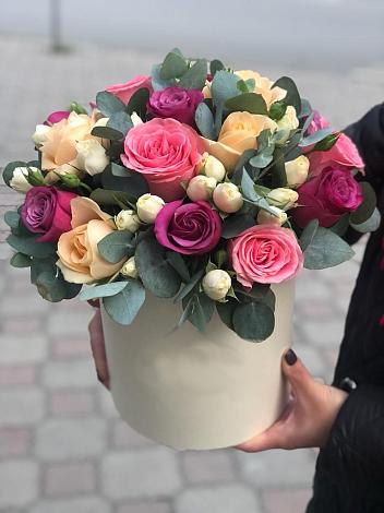 Цветочная композиция из Розы в шляпной коробке в Солманово