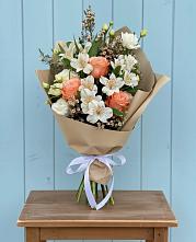 Букет цветов из:  Альстромерии, Лизиантусы, Розы и Хризантемы в Солманово