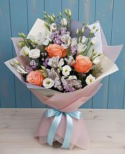 Букет цветов из:  Лизиантусы, Розы, Альстромерии и Гипсофила в Солманово