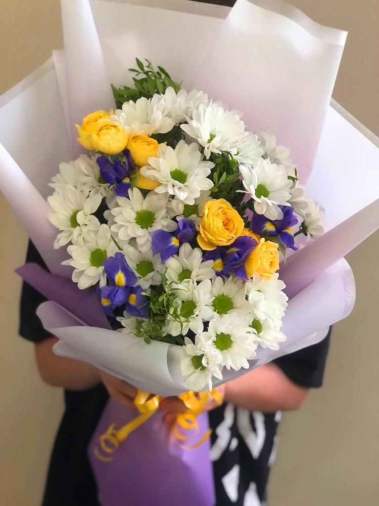Букет цветов из: Ирисы, Хризантемы и Розы в Солманово