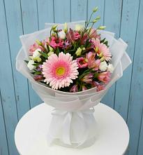 Букет цветов из:  Герберы, Альстромерии и Лизиантусы #REPLACE_PRED# Солманово