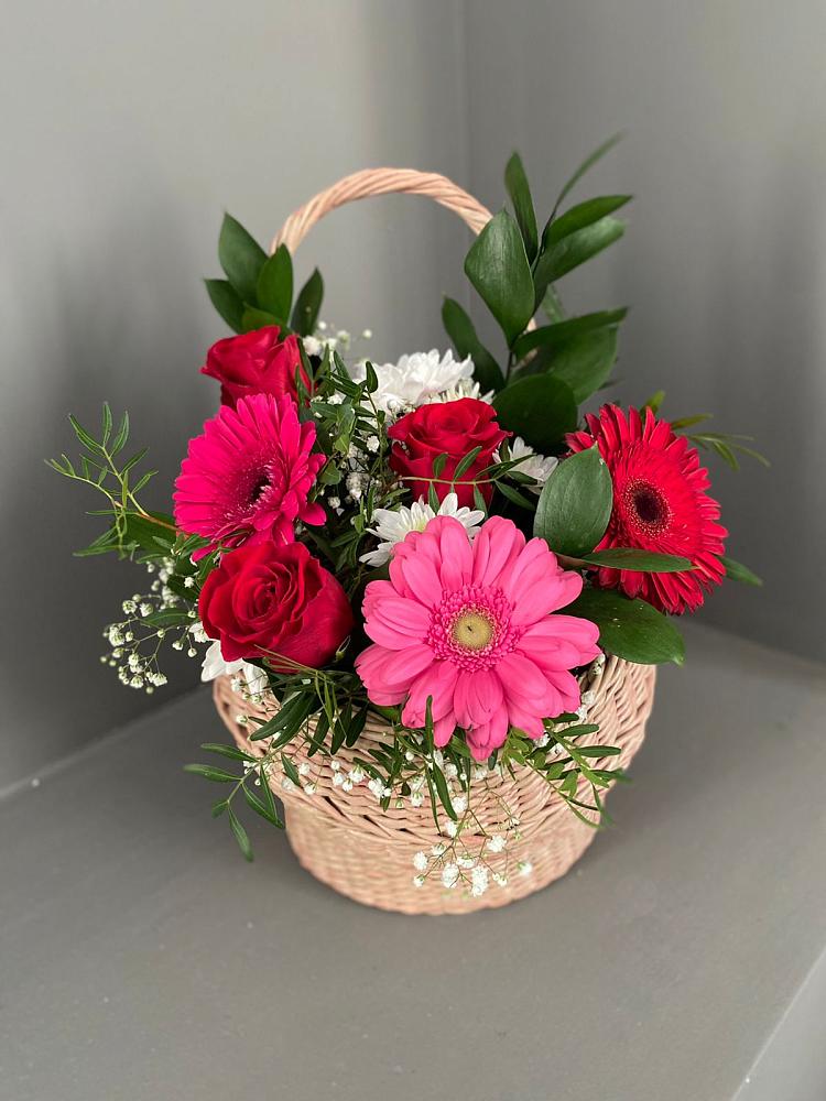 Цветочная композиция из Розы, Хризантемы и Герберы в корзине в Солманово