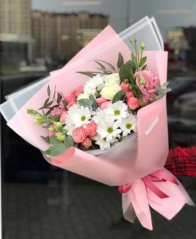Букет цветов из: Розы, Лизиантусы и Хризантемы в Солманово